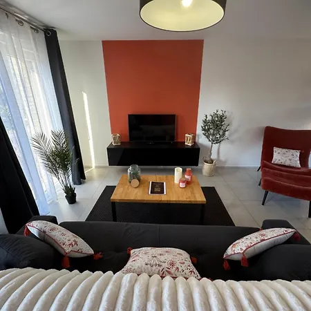 Lodge Eden Forest & *